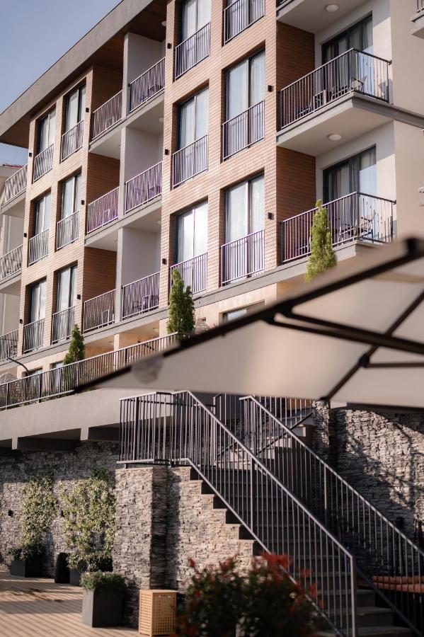 Bayview Hills Luxury Residences *