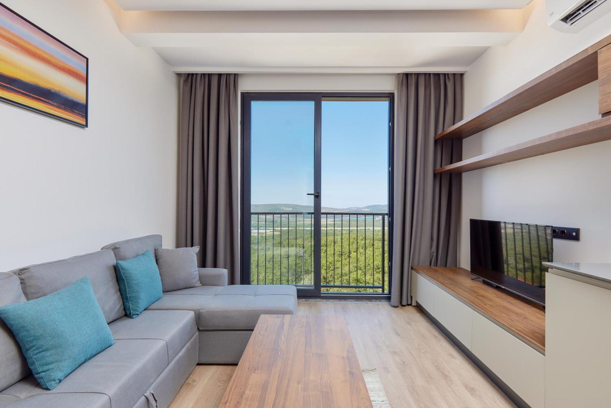 Bayview Hills Luxury Residences *