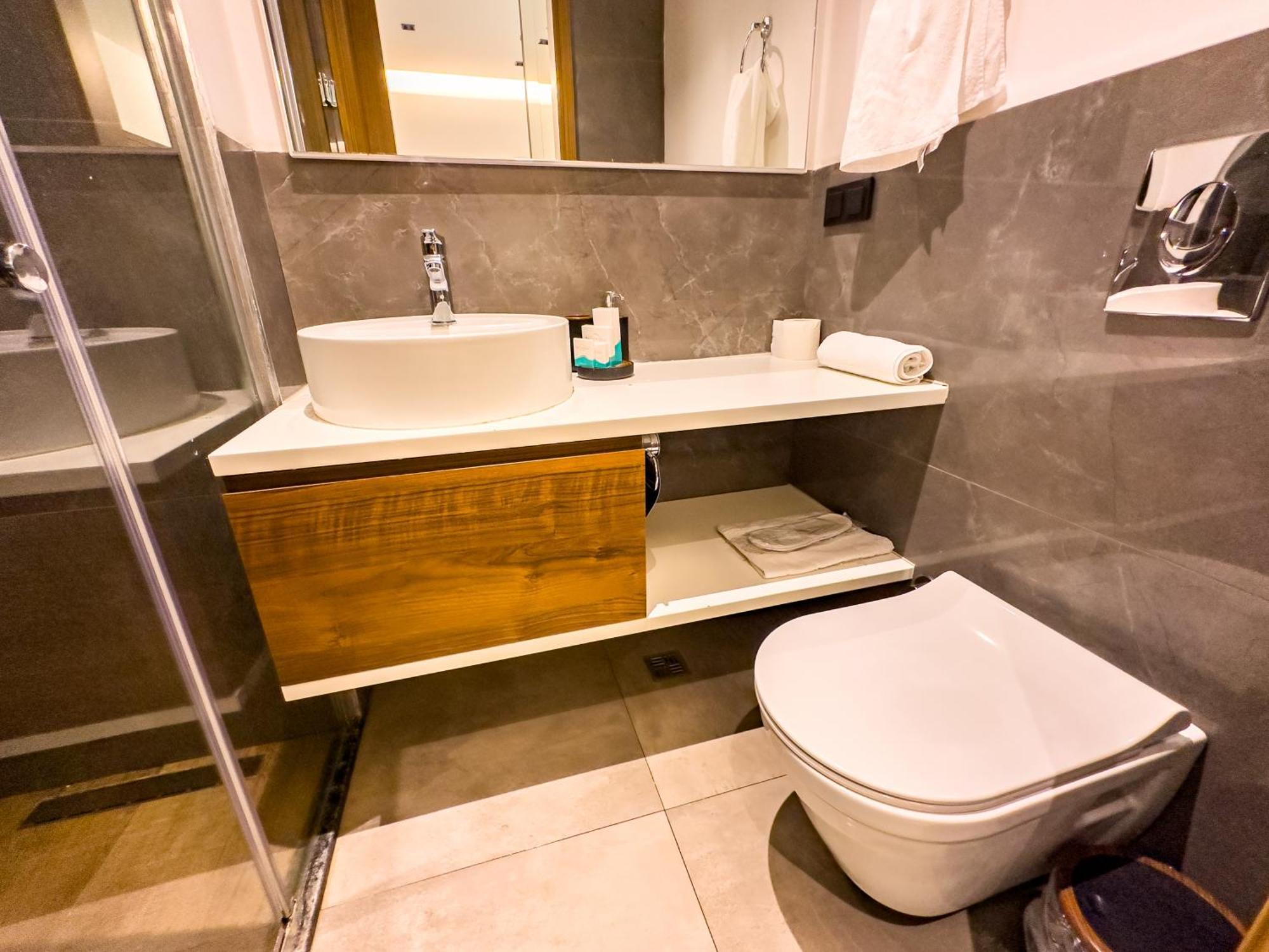 Bayview Hills Luxury Residences Apartment *
