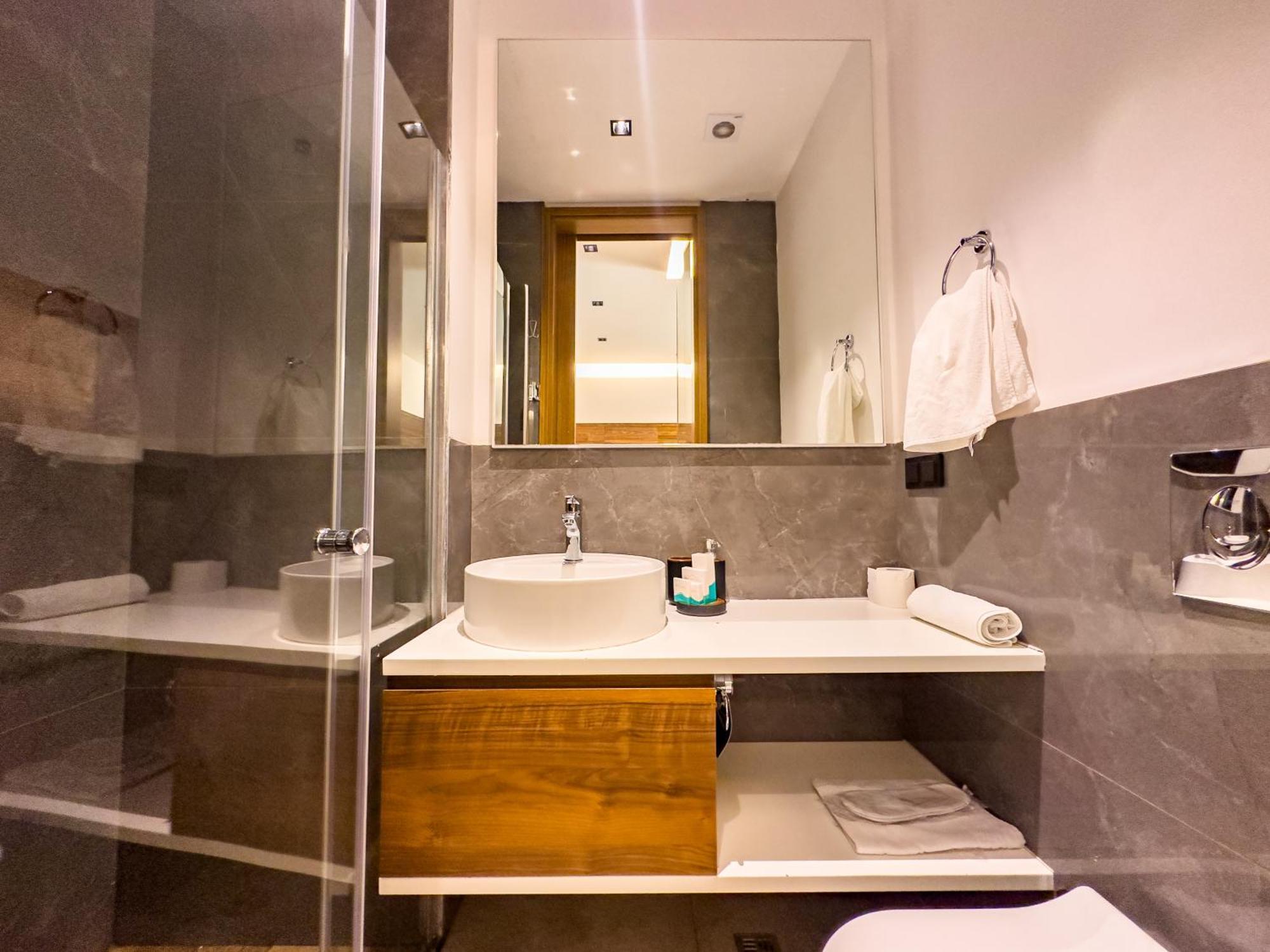 Bayview Hills Luxury Residences Apartment *